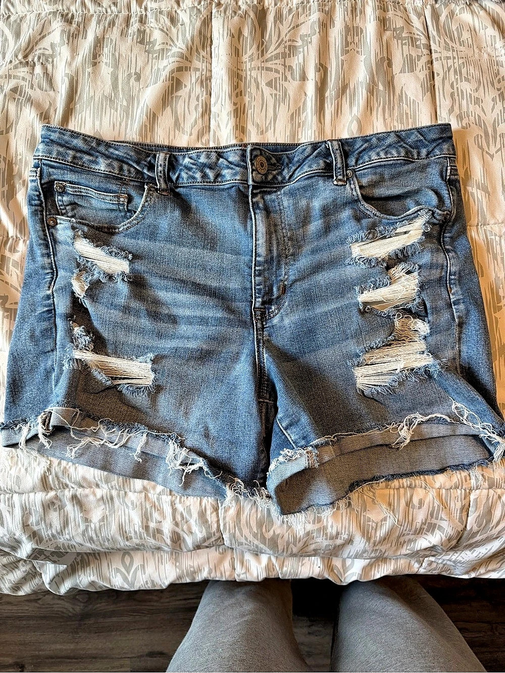 American Eagle Hi-Rise Shortie Distressed Denim Blue Size 10